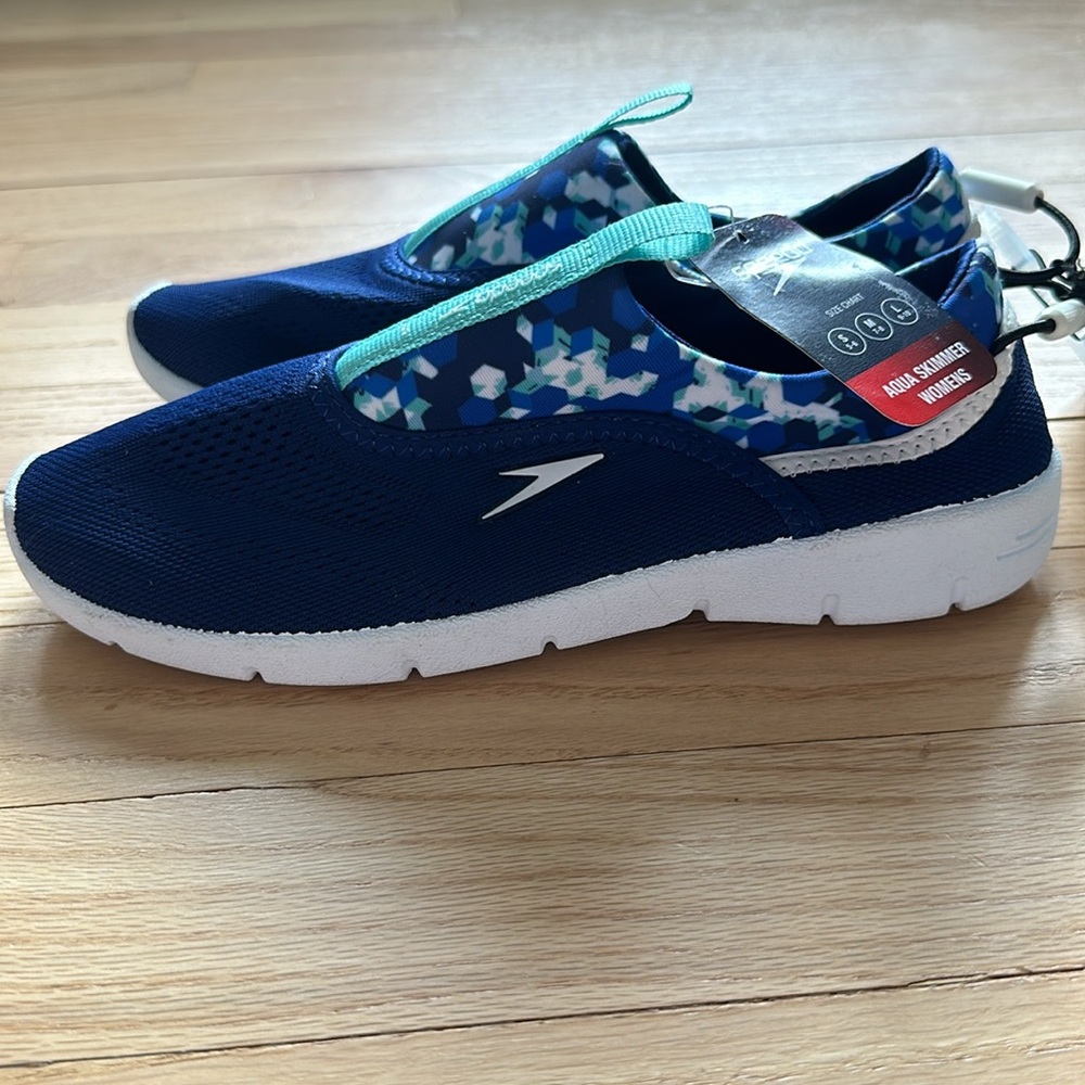 NWT Speedo women’s Aqua Skimmer water shoes blue white size Small 5 - 6